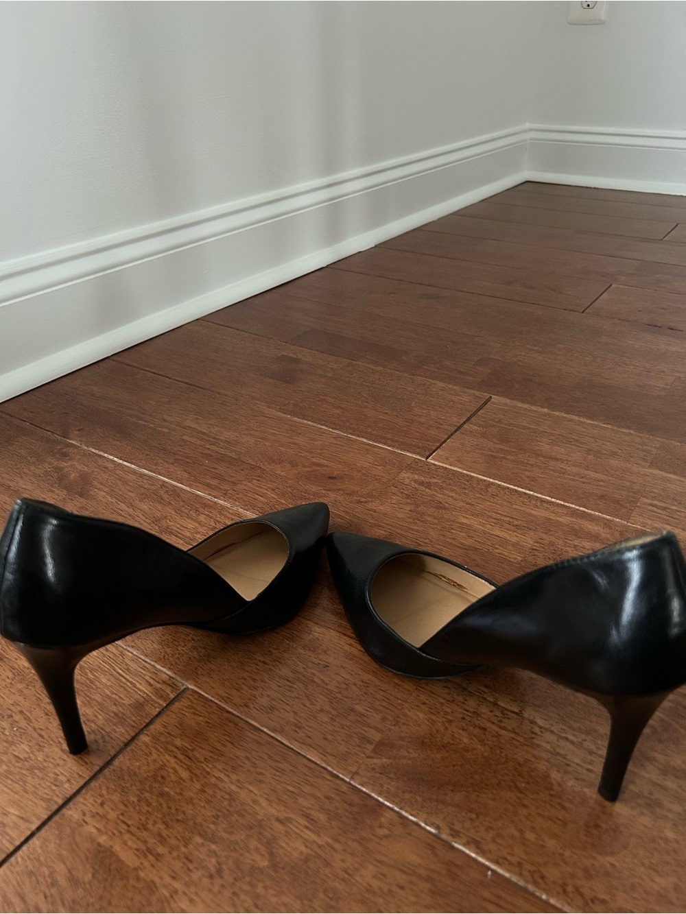 Banana Republic Black Pointed Leather Stiletto Pumps - Picture 2 of 5